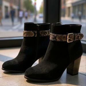 Stylish Black Ankle Boots with Snakeskin Accent
